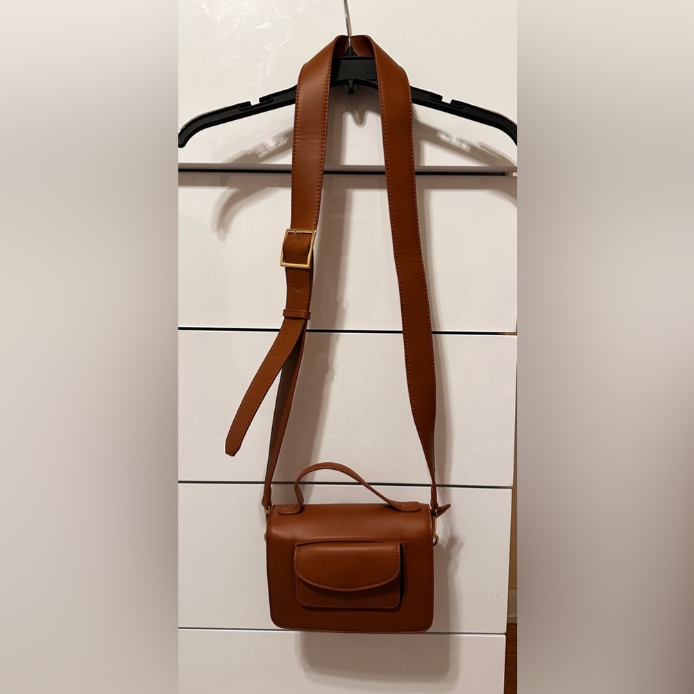 Trendy crossbody. New, never used.